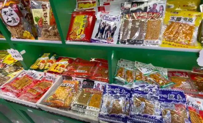 民日报叫停的网红零食既是三无又有致癌风险j9九游会真人第一品牌别买也别吃！被人(图14)