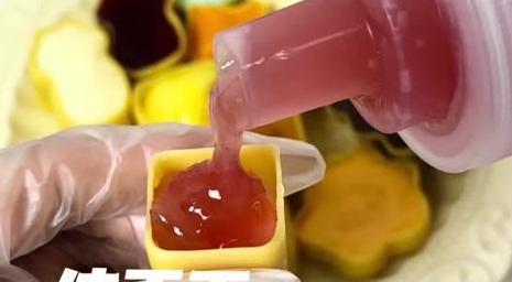 民日报叫停的网红零食既是三无又有致癌风险j9九游会真人第一品牌别买也别吃！被人(图8)