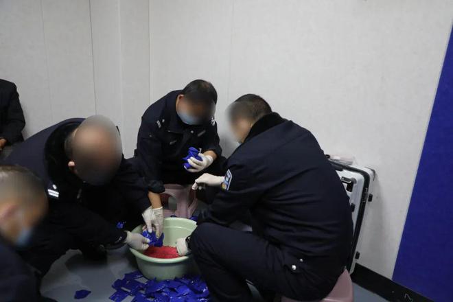 曲靖破获一起特大贩卖毒品案九游会网站3447kg！(图7)